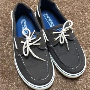 Boys size 4.5 sperry